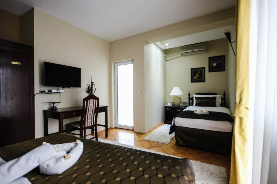Hotel Villa Alexander Скоп'є Екстер'єр фото