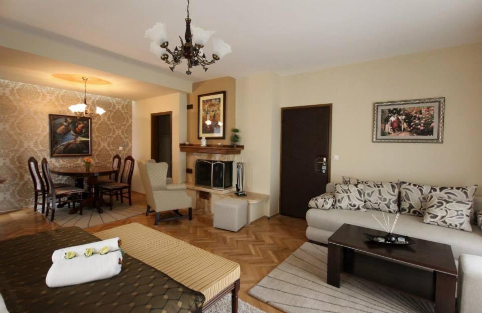 Hotel Villa Alexander Скоп'є Екстер'єр фото
